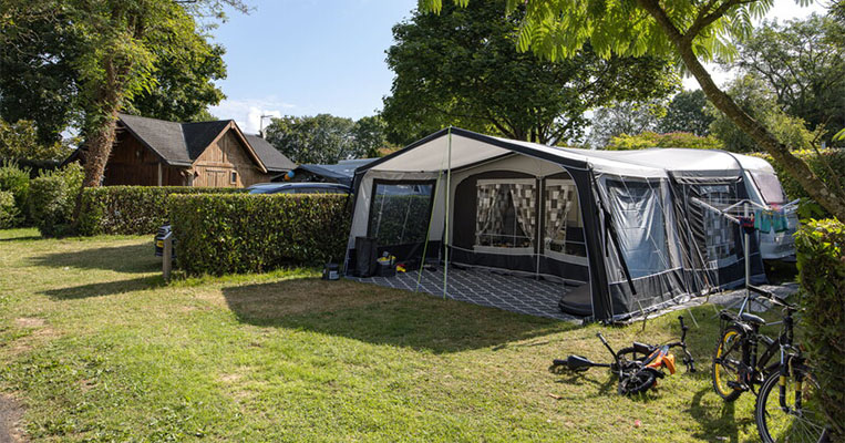 Emplacement de camping avec tente en Ille-et-Vilaine
