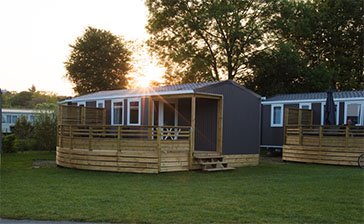 Mobil-home au calme dans le parc boisé