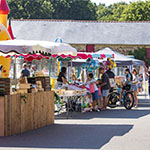Des stands sur le camping Domaine du Logis