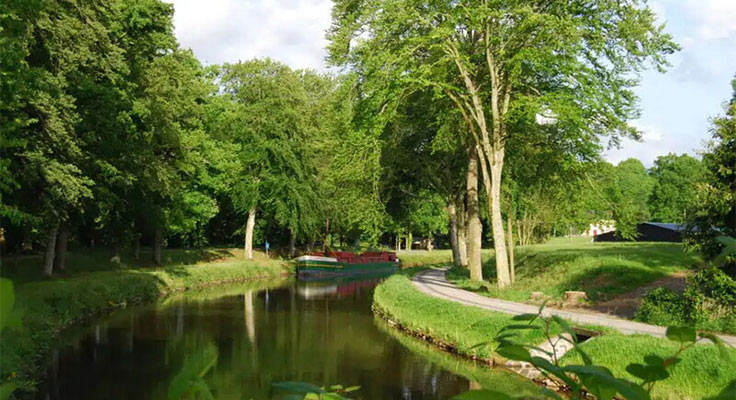 Promenade à Évran, proche du camping Domaine du Logis