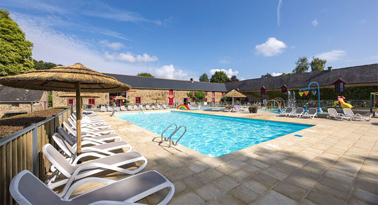 Parc aquatique du camping avec piscine chauffée en Bretagne