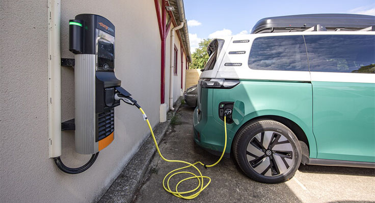 Prise de recharge pour véhicule électrique disponible au camping